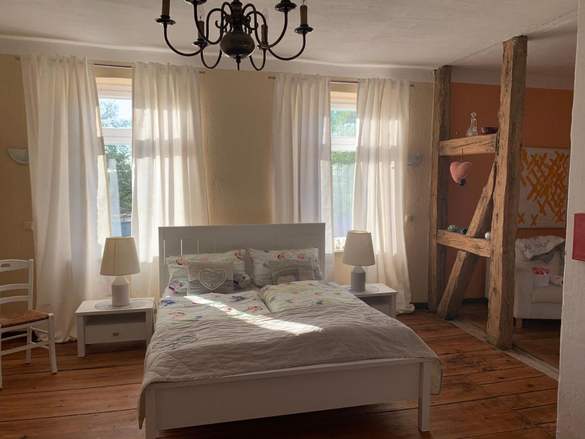 Apartamento Gutshaus Schwarzenhof Dargun Exterior foto