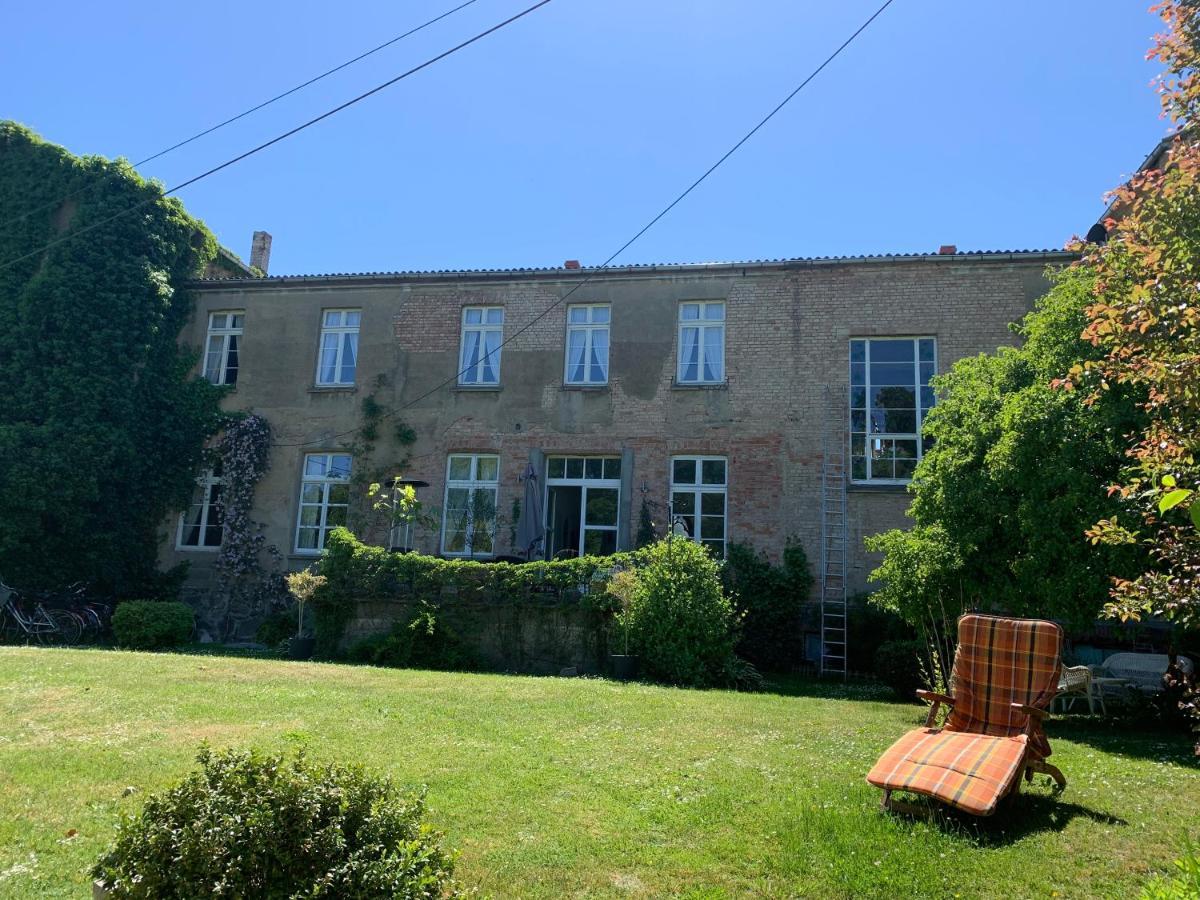 Apartamento Gutshaus Schwarzenhof Dargun Exterior foto