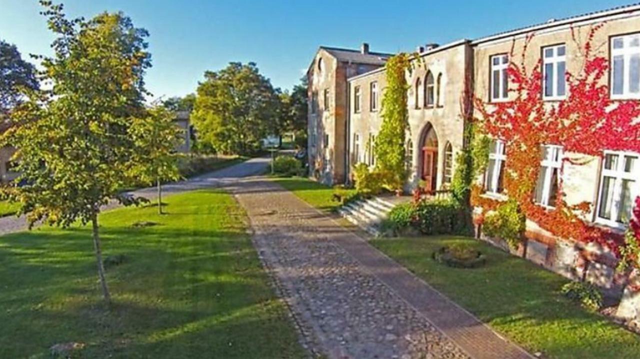 Apartamento Gutshaus Schwarzenhof Dargun Exterior foto