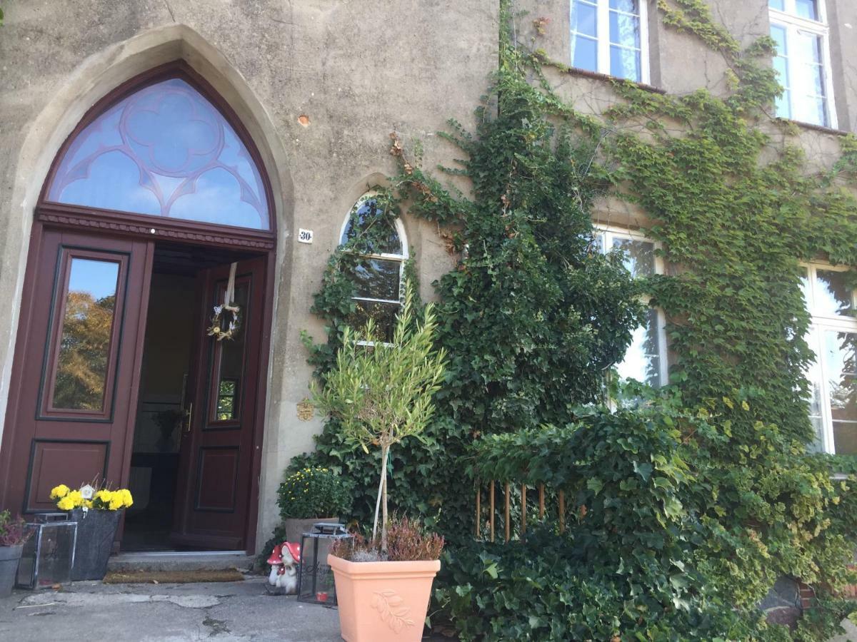 Apartamento Gutshaus Schwarzenhof Dargun Exterior foto